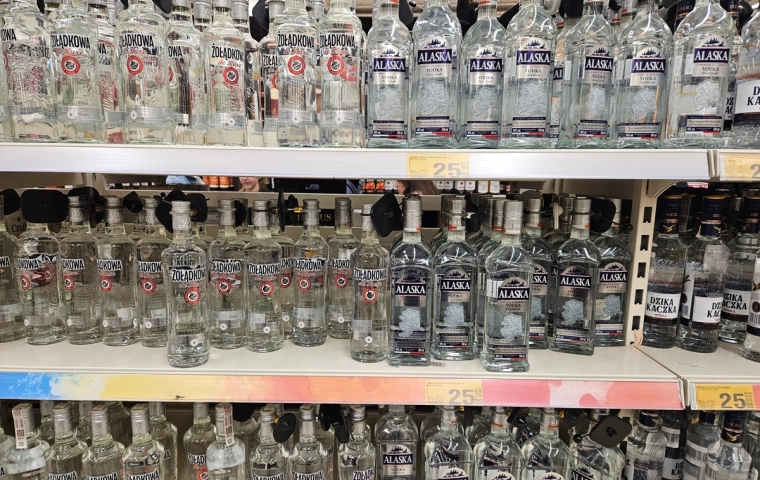 Prokuratura bada kwestię zbyt taniego alkoholu w Biedronce, Kauflandzie i Lidlu