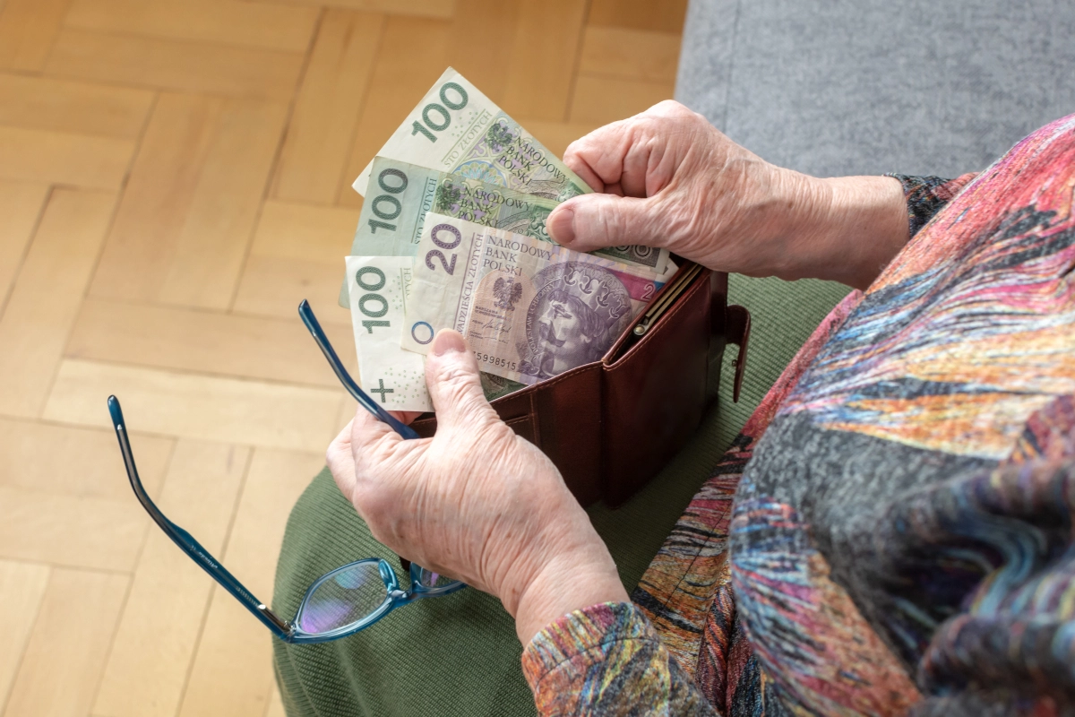 400 złotych więcej do emerytury. Jak dostać dodatkowe pieniądze jeszcze w kwietniu?