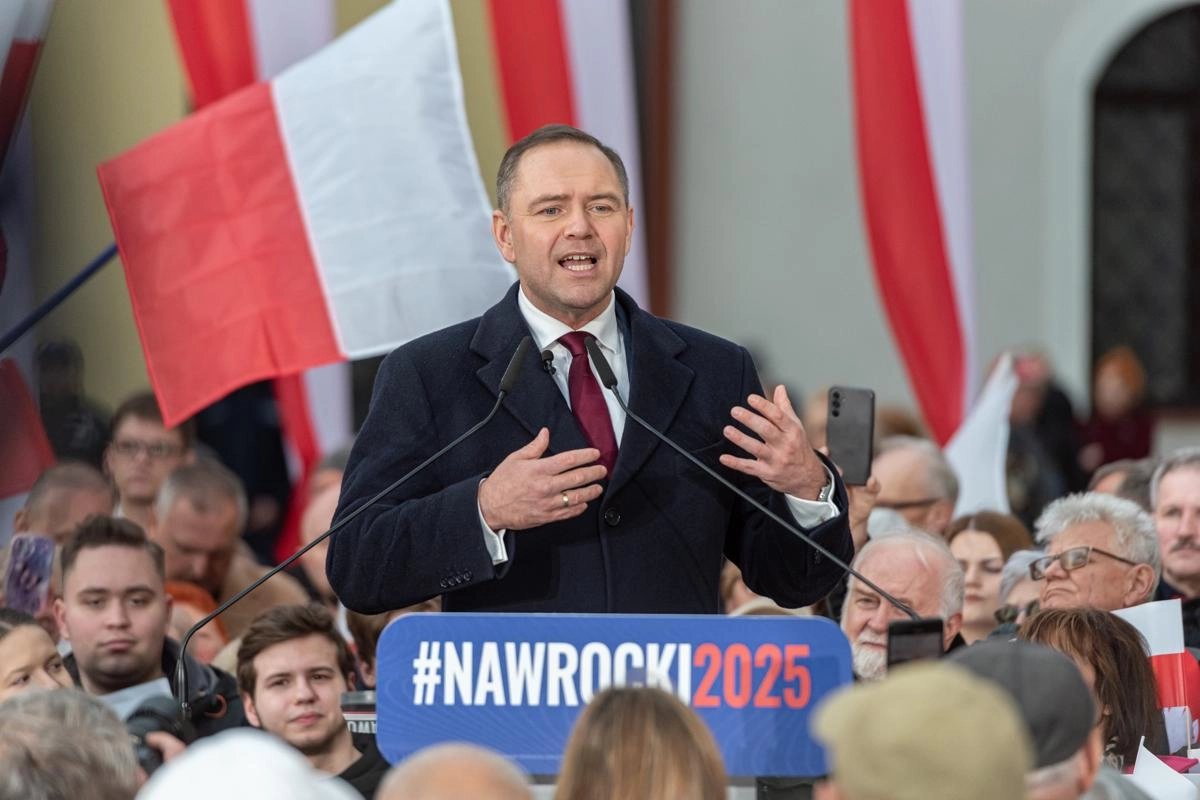 Afera wokół kawalerki Nawrockiego. Miasto płaci za opiekę seniora 100 tys. zł