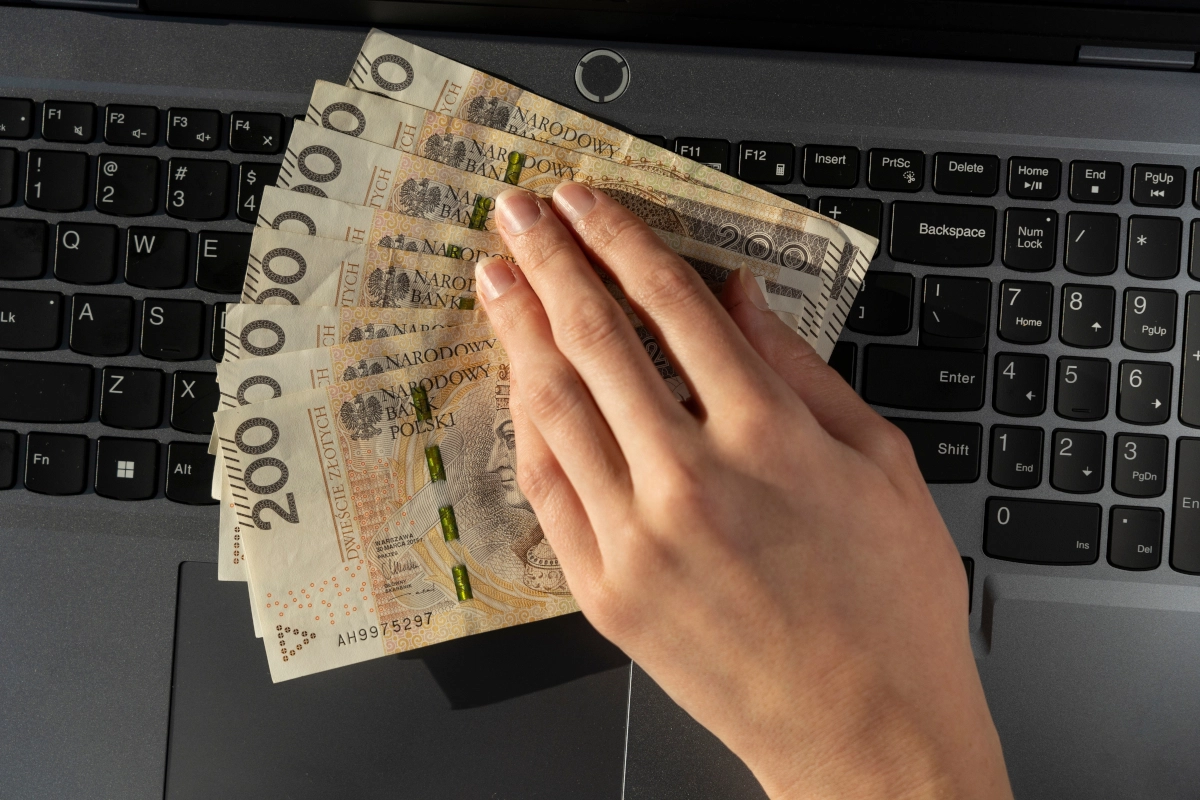 Dodatkowa pensja dla osób na umowie o pracę. Jak złożyć wniosek?