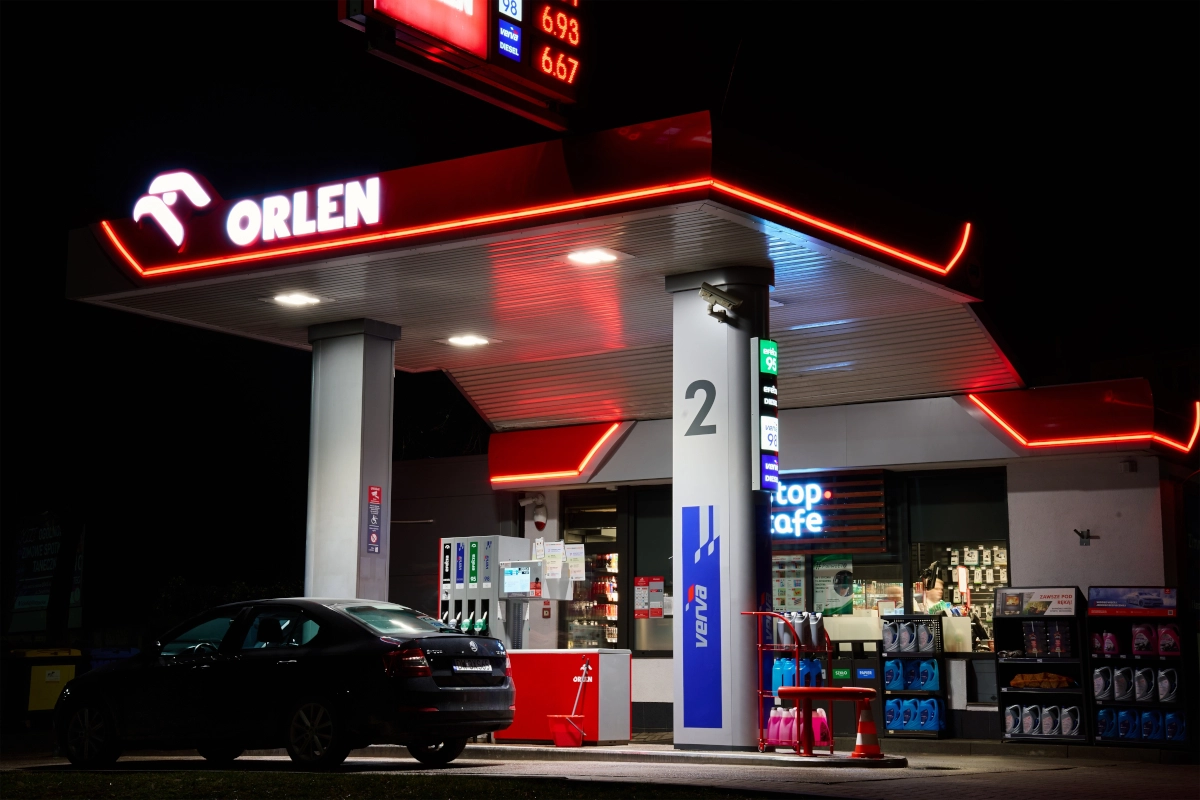 Całkowity zakaz sprzedaży alkoholu na stacjach benzynowych. Ministerstwo rozważa radykalne zmiany
