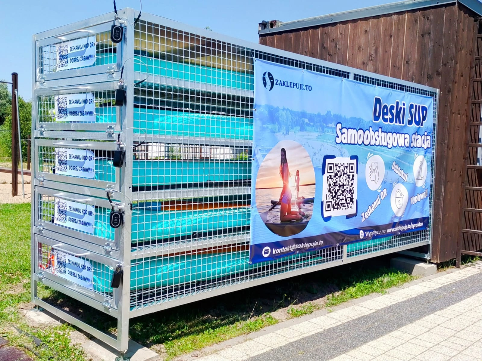 Deskę SUP wypożyczysz jak hulajnogę 24/7. Studencki startup stworzył SUPOMAT