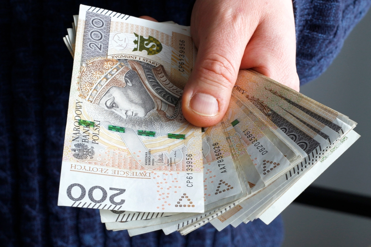 Ruszyły wypłaty czternastek. Jeszcze przed weekendem ZUS wypłaci ponad 1,6 mld zł