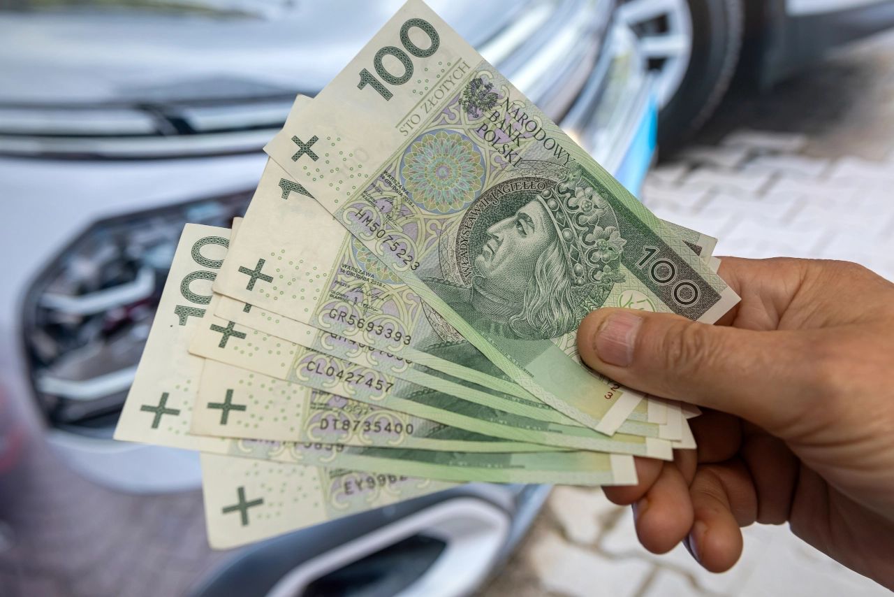 Niewielu Polaków wie o tym świadczeniu. ZUS wypłaca 1400 zł przez 3 lata