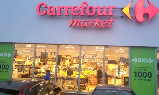Carrefour zatrudni młodych z "pokolenia Covid-19". Pierwsze umowy już w 2021 roku