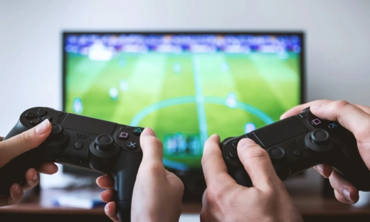 Akcje Tencent i innych firm gamingowych w dół. Chińskie media określiły gry "duchowym opium"