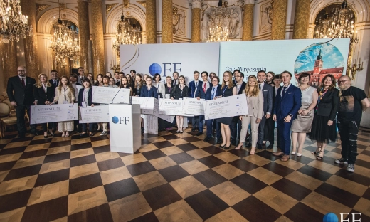 Our Future Foundation rozdaje stypendia dla najzdolniejszej polskiej i ukraińskiej młodzieży