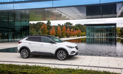 Opel Grandland X - pozory mylą, czyli hybrydowy SUV