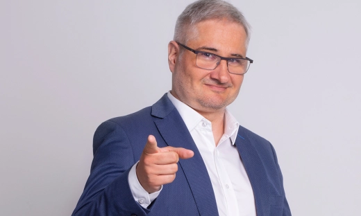 Na szczęście zaczynamy wątpić w państwo. Wywiad z Maciejem Samcikiem
