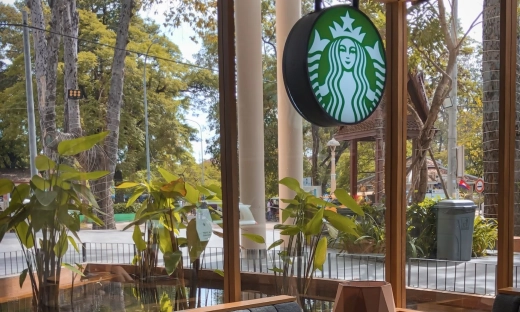 Starbucks przewiduje wzrost zysków z technologii i sklepów