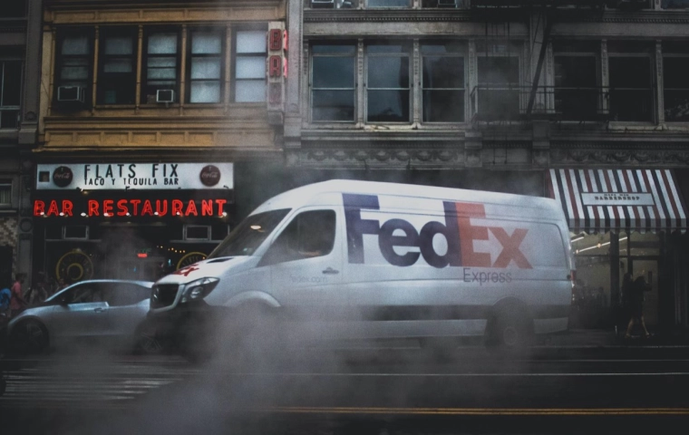 FedEx ostrzega przed globalną recesją. Obniża prognozy sprzedaży