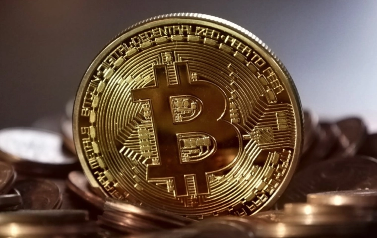 Bitcoin za ponad 45 tys. dolarów. Rynek kryptowalut wart niemal 2 biliony