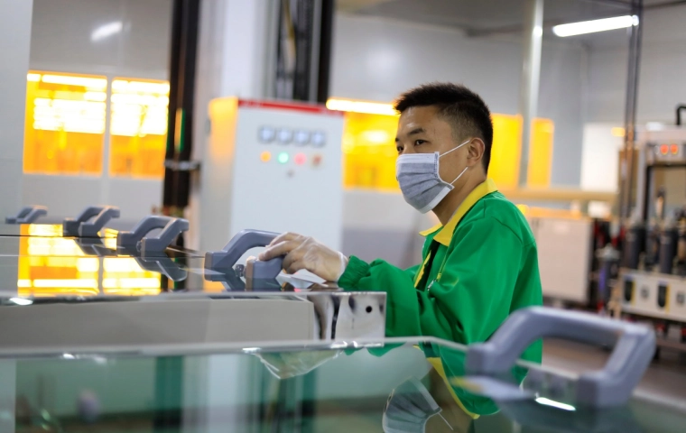 Zamieszki w chińskiej fabryce iPhonów. Pracownicy walczą o pensje