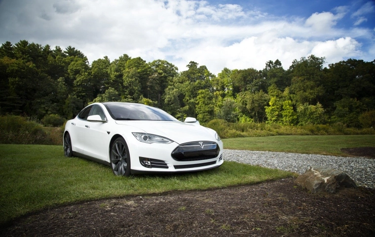 Tesla oficjalnie dostępna w Polsce. Samochód kupimy już za 200 tys. złotych