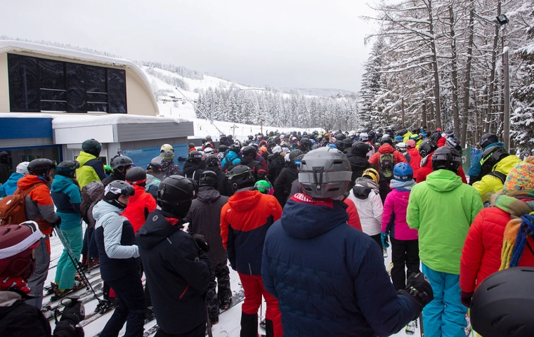 W zeszłym sezonie branża narciarska straciła kilkaset milionów złotych. Czy teraz nastąpi odbicie?