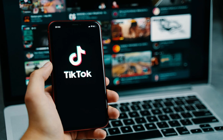 Trzymaj pion. Dlaczego filmy wertykalne to przyszłość marketingu?