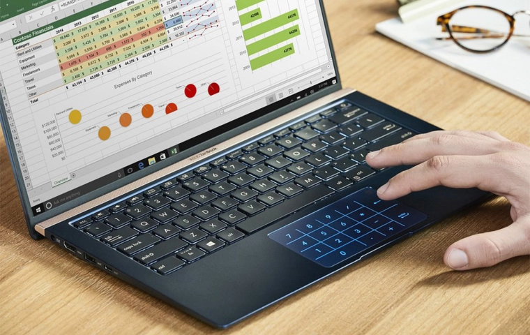 Laptop czy desktop? Jaki komputer wybrać
