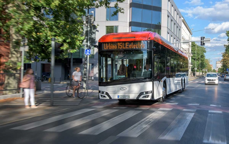 Raport Elektromobilność. Polska stoi autobusami i bateriami