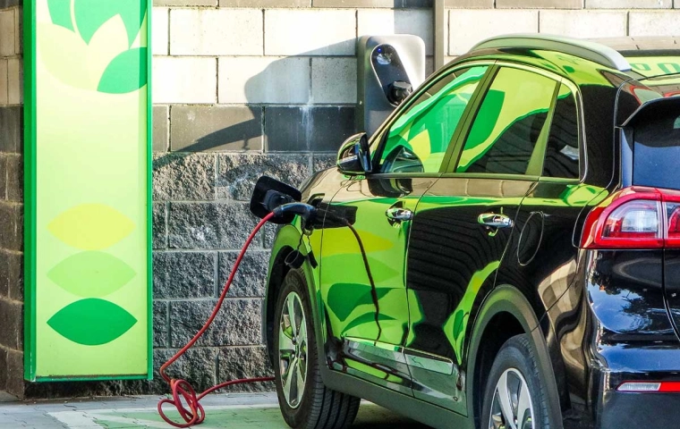 Raport Elektromobilność. Transport, który walczy z zanieczyszczeniem