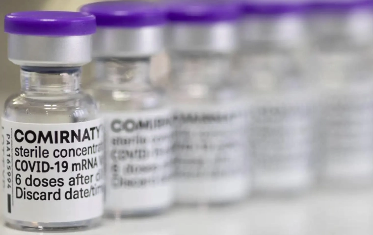 Szczepionka Pfizer z marżą 10 000% w 2023. Tak się zarabia na Covidzie