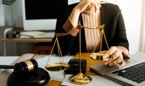 Najnowsze zmiany  w przepisach gospodarczych. Jak uniknąć niespodziewanych opłat?