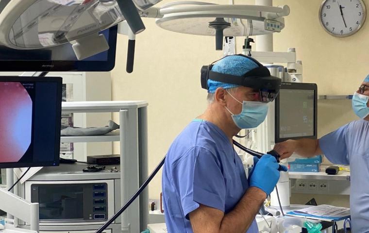 Microsoft HoloLens 2 wspiera pracę chirurgów bariatrycznych i pacjentów z otyłością