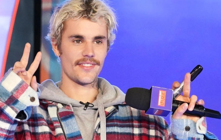 H&M wycofało ze sklepów towary Justina Biebera po tym jak piosenkarz nazwał je "śmieciowymi"
