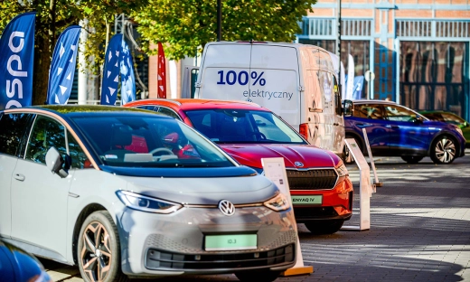 Pod prąd. Samochody elektryczne zdominują polskie miasta