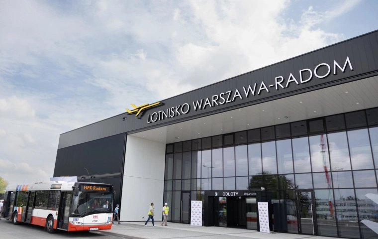 Lotnisko w Radomiu "portem lotniczym znajdującym się najbliżej Warszawy"
