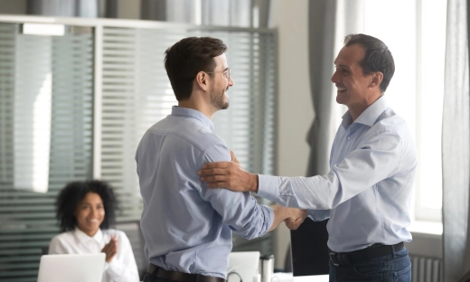 Z poważaniem czy z wyrazami szacunku? Wstawiaj na końcu maila