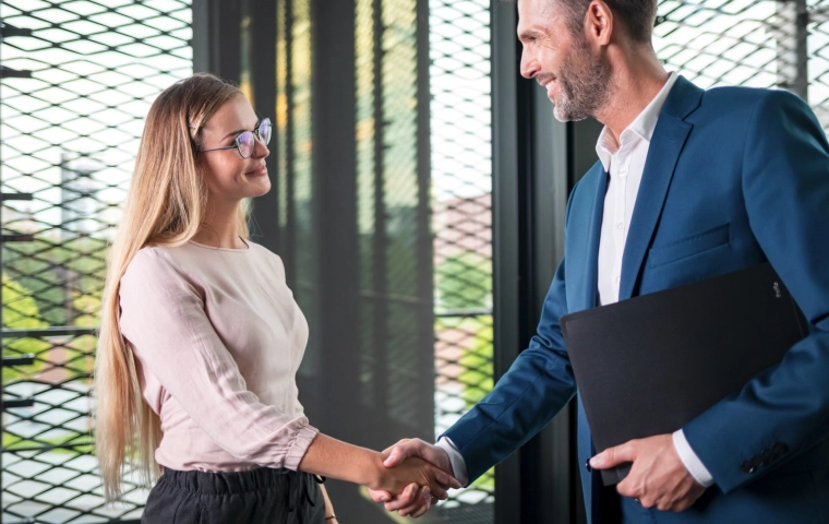 LinkedIn wprowadza AI dla rekruterów