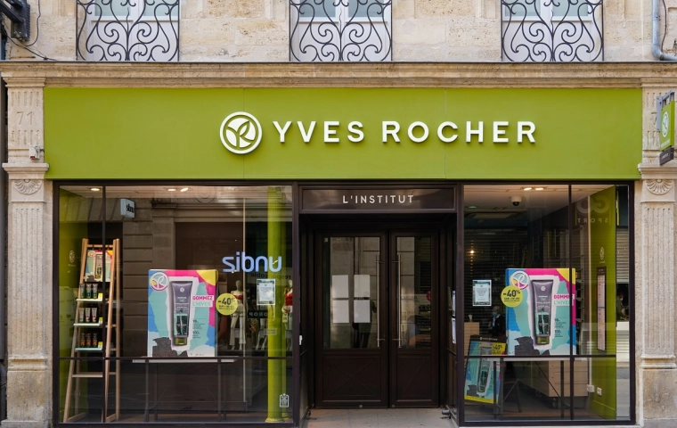 Yves Rocher zamyka 140 sklepów. Sieć zwija placówki w całej Europie