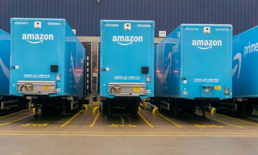 Amazon podnosi płace w Wielkiej Brytanii i planuje zatrudnić 15 tys. pracowników przed świętami
