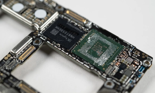 Kontrowersyjny chip z telefonu Huawei wyprodukowany na maszynie ASML