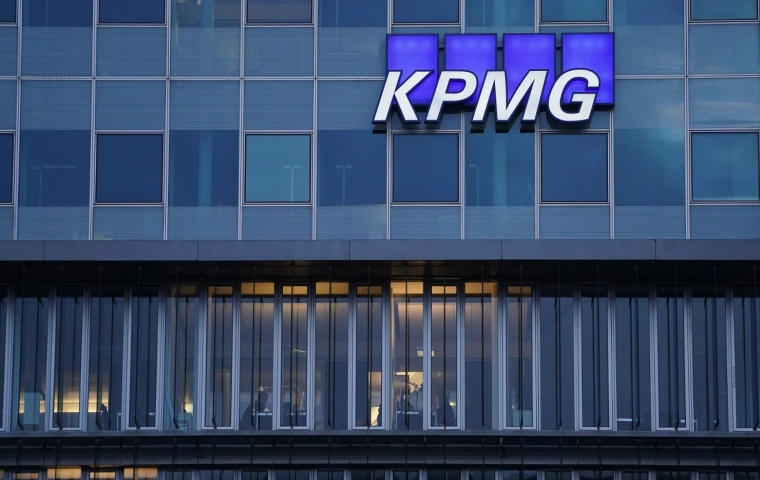 KPMG obcina bonusy i zamraża płace dla tysięcy pracowników