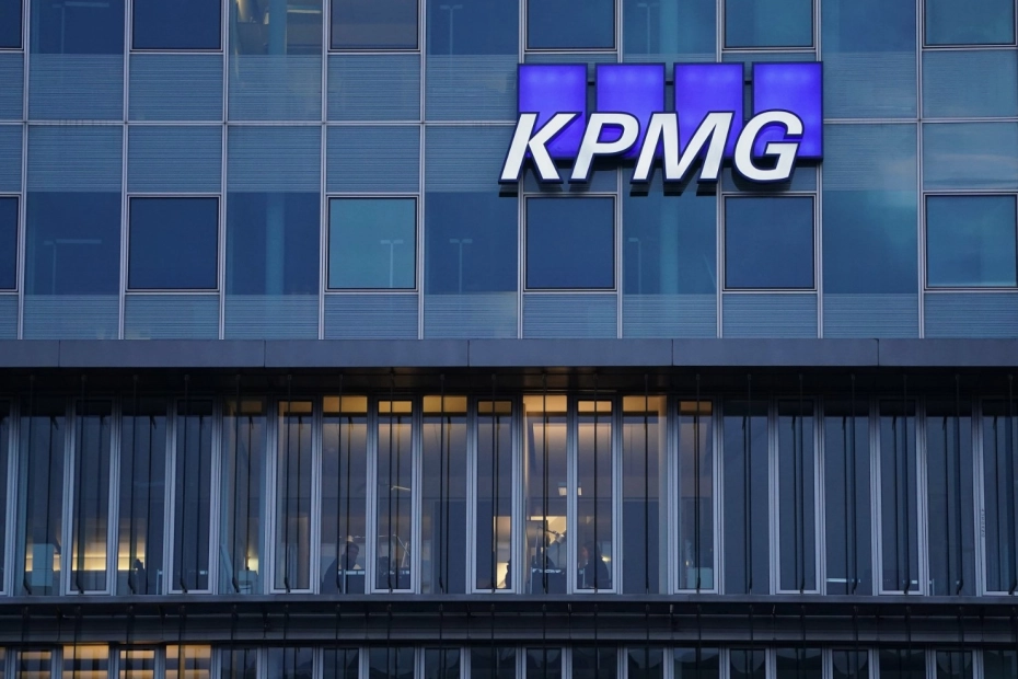 KPMG obcina bonusy i zamraża płace dla tysięcy pracowników