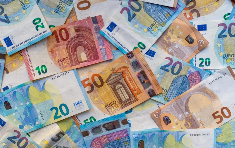 Euro wzrasta do 1,10 dolara po raz pierwszy od sierpnia