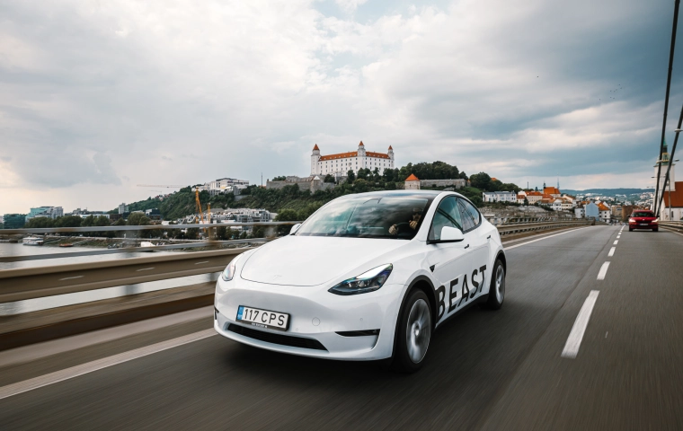 Tesla w abonamencie i na minuty. Estoński Beast Rent wchodzi do Polski