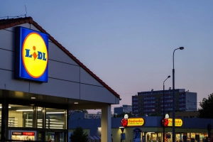 Kolejne starcie Lidla z Biedronką. Do siedziby sieci wchodzi komornik