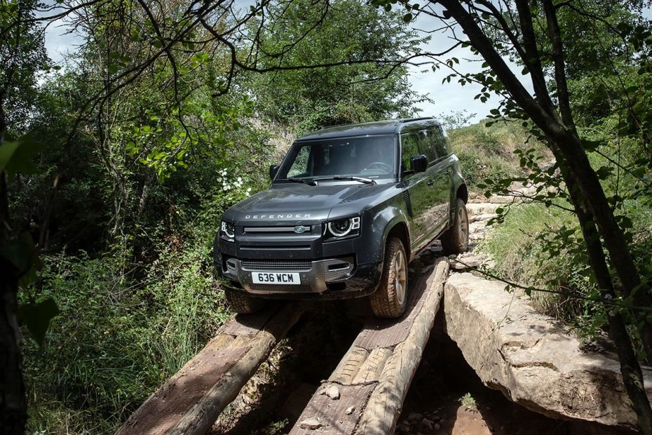 Land Rover Defender to nadal znakomite auto do jazdy w terenie, choć ucywilizowanew porównaniu z poprzednikiem