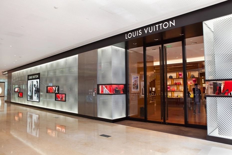 Guangzhou, Chiny. Butik Louis Vuitton -akcje właściciela marki spadły o 20 proc.