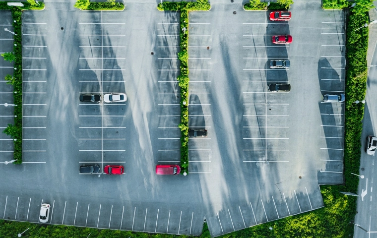 Tajemniczy jak parking i myjnia. UOKiK sprawdził, jak przedsiębiorcy informują o cenach