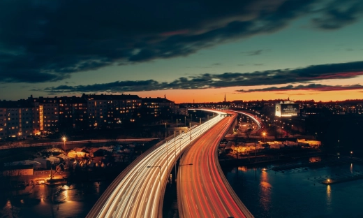 Pierwsza e-autostrada pozwoli ładować samochody elektryczne w trakcie jazdy. Rusza nowatorska inwestycja