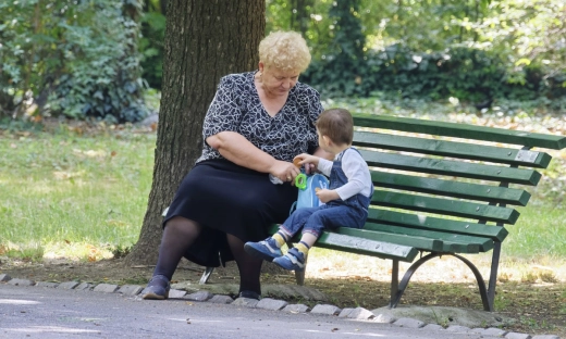 Nowy wiek emerytalny dla kobiet w 2025. Ile wyniosą ich świadczenia?