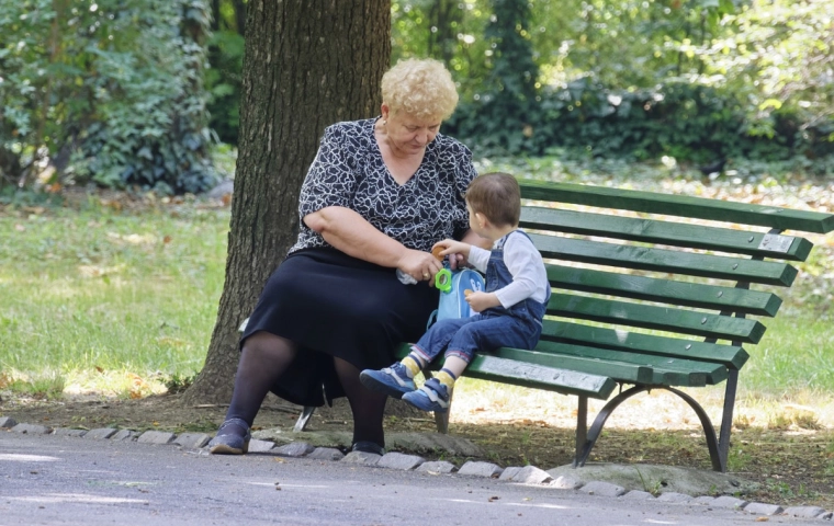 Nowy wiek emerytalny dla kobiet w 2025. Ile wyniosą ich świadczenia?