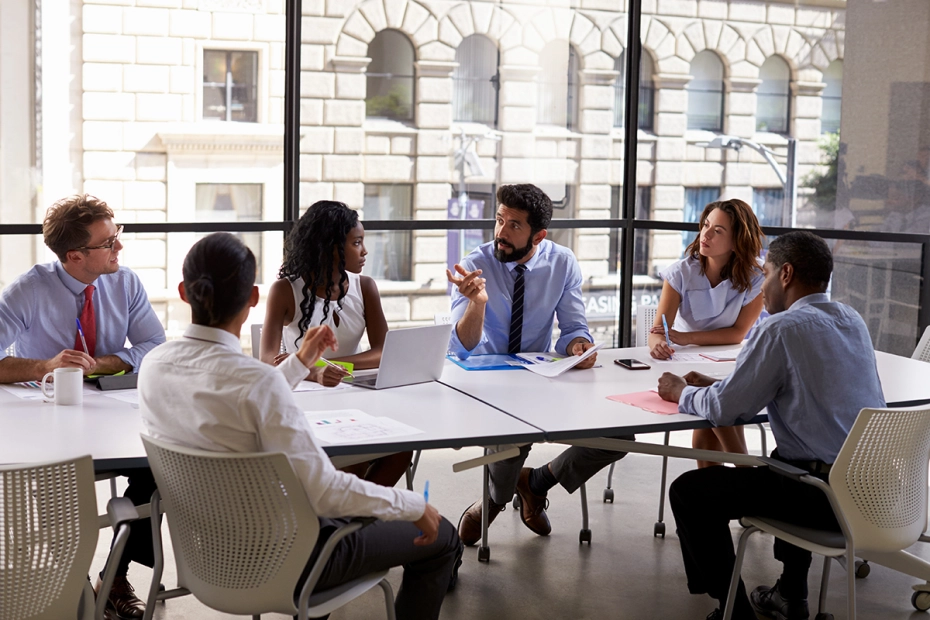 Dobry mentoring i networking to kontakty z właściwymi osobami. / Shutterstock