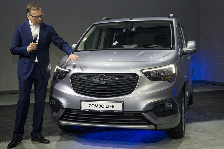 Wojciech Mieczkowski, dyrektor generalny Opel Poland, przedstawia zalety Opla Combo Life. Fot. Materiały prasowe. 