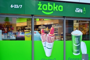 Żabka ma już 13 405 sklepów. Przychody i zyski rosną