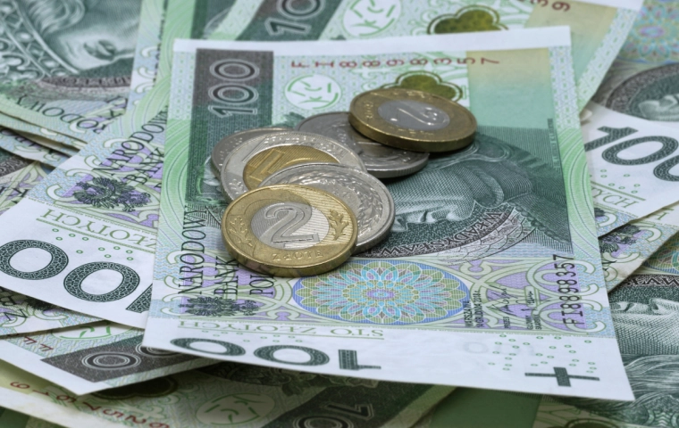 Do 270 złotych zwrotu podatku z 13. i 14. emerytury. Kiedy pieniądze wpłyną na konta seniorów?