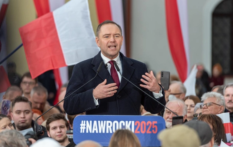 Afera wokół kawalerki Nawrockiego. Miasto płaci za opiekę seniora 100 tys. zł